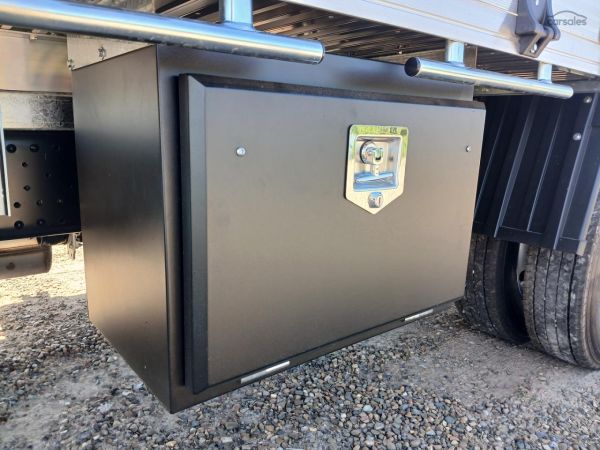 2025 Isuzu N Series NPR 45/55-155 Tradepack image