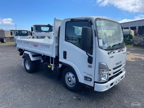2024 Isuzu NMR 45/60-150 Amt Tri-Tipper NMR image
