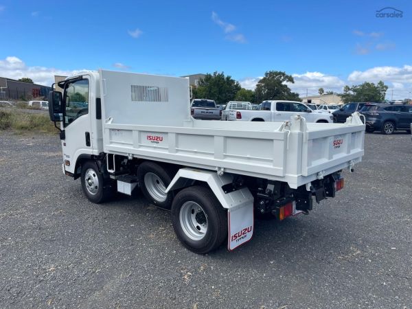 2024 Isuzu NMR 45/60-150 Amt Tri-Tipper NMR image