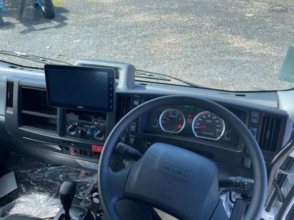 2024 Isuzu NMR 45/60-150 Amt Tri-Tipper NMR image