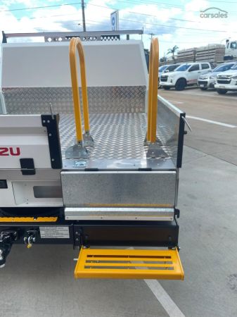 2025 Isuzu Npr 45 155 Servicepack-X image