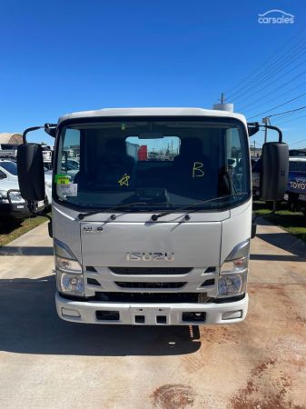 2025 Isuzu Nlr 45-150 Cab Chassis image