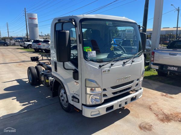 2025 Isuzu Nlr 45-150 Cab Chassis image