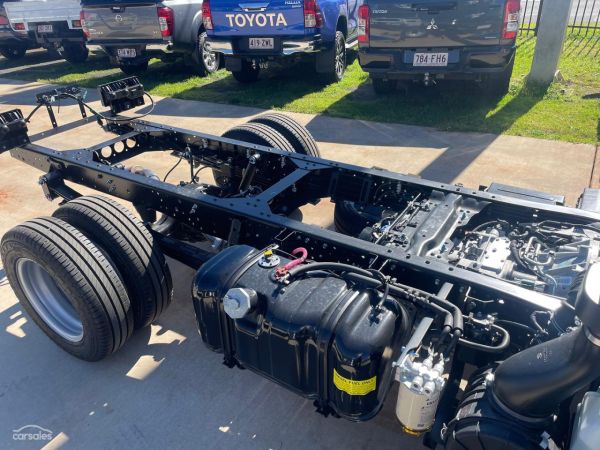 2025 Isuzu Nlr 45-150 Cab Chassis image