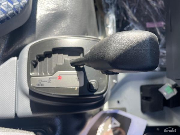 2025 Isuzu Nlr 45-150 Cab Chassis image