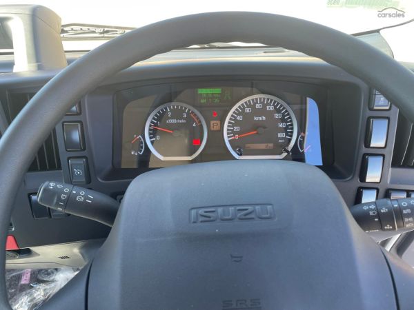 2025 Isuzu Nlr 45-150 Cab Chassis image