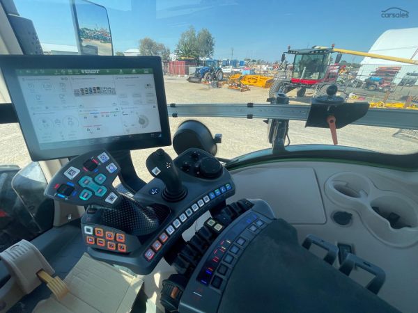 2022 Fendt 933 image