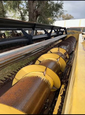 New Holland Header Front image