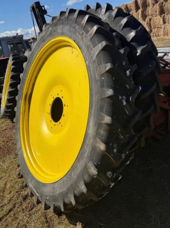 John Deere Tyres & Rims image