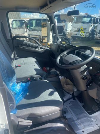 2025 Isuzu Nqr 88-190 image