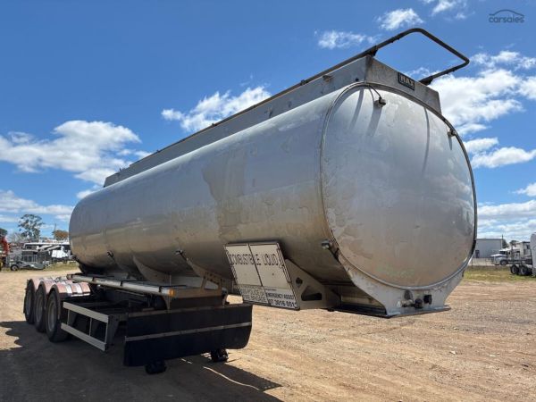 2017 Custom Max - Roadliner A image