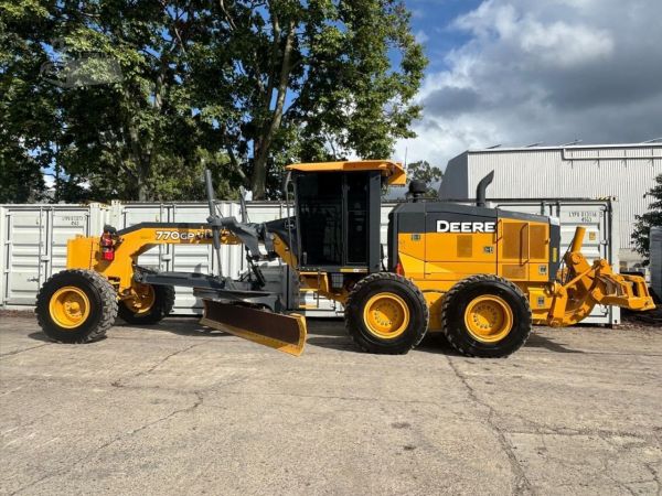 2019 DEERE 770GP image