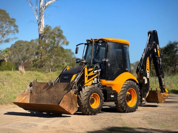 2016 MST M642 Backhoe Loader image