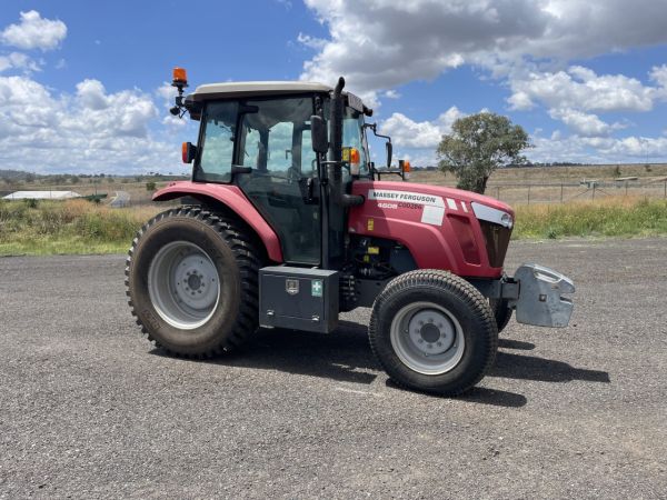 2017 Massey Ferguson 4608 image