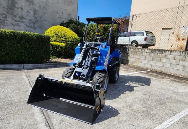 5.3K Multione Loader Power Pack Including Attachments! Italian Manufactured Excellence image