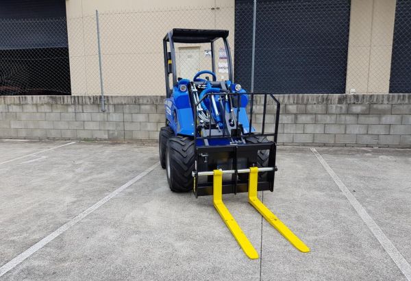 5.3K Multione Loader Power Pack Including Attachments! Italian Manufactured Excellence image