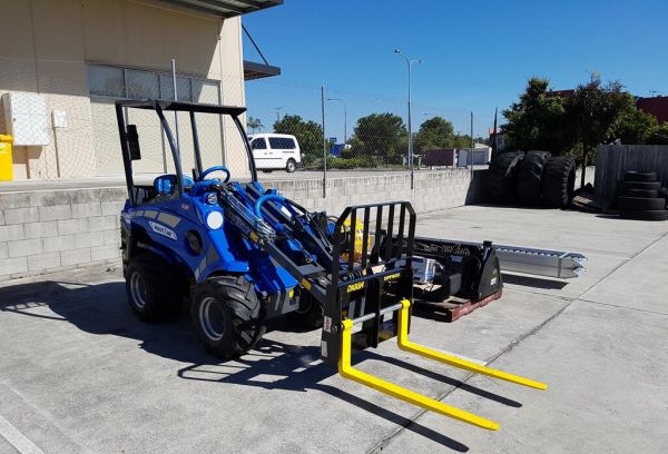 5.3K Multione Loader Power Pack Including Attachments! Italian Manufactured Excellence image