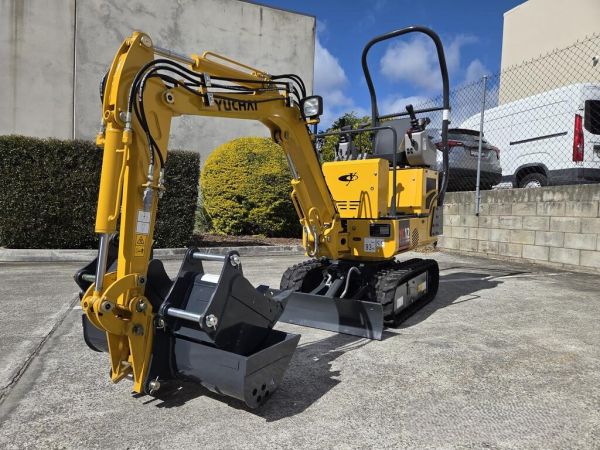 JUST RELEASED 1.2ton excavator + auger drive image