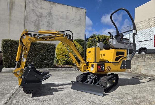 JUST RELEASED 1.2ton excavator + auger drive image