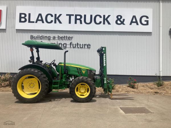 2017 John Deere 5090M image