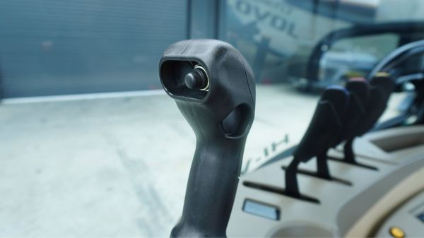 TRIDENT PLUS 120HP POWERSHIFT 4WD A/C CABIN TRACTOR WITH 4IN1 BUCKET (POWER SHUTTLE & 1,500KG FRONT LOADER LIFTING CAPACITY) 5 YEARS LABOUR AND PARTS WARRANTY AUSTRALIA WIDE DELIVERY & SUPPORT image