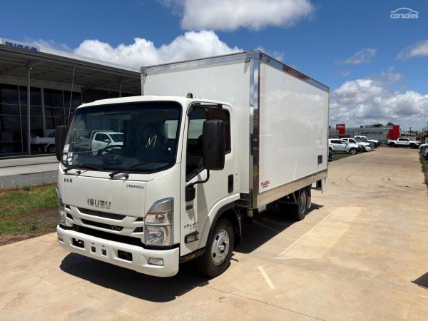 2025 Isuzu NNR 45-150 Vanpack image