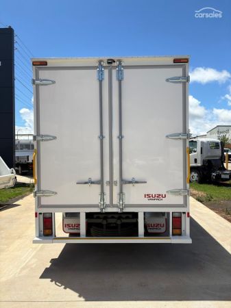 2025 Isuzu NNR 45-150 Vanpack image