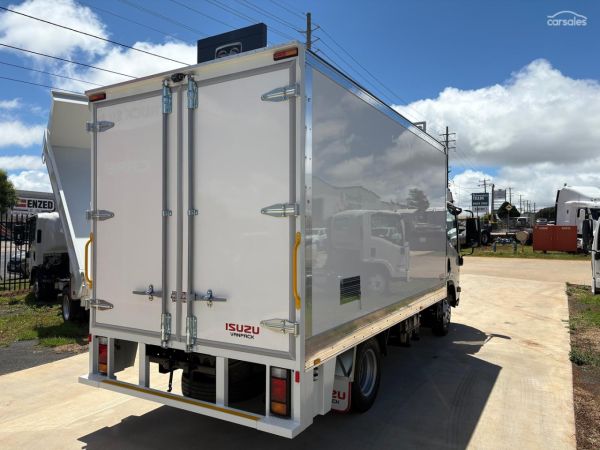 2025 Isuzu NNR 45-150 Vanpack image