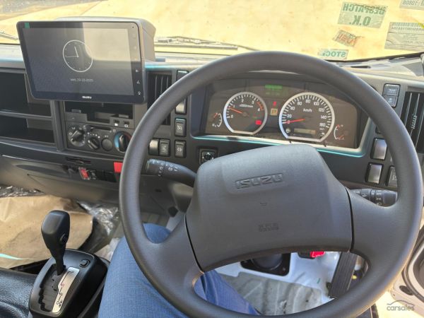 2025 Isuzu NNR 45-150 Vanpack image