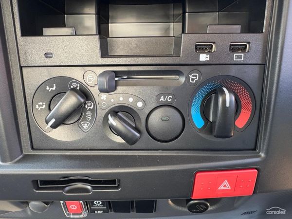 2025 Isuzu NNR 45-150 Vanpack image