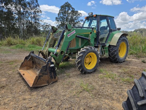 John Deere 6320L 4WD Tractor (Orchard Cab) image
