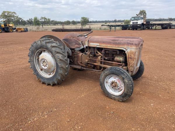 Massey Ferguson FE35 image