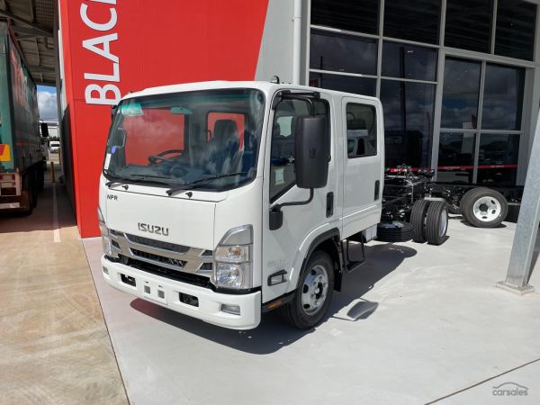 2025 Isuzu NPR 65/45-190 Crew Cab 4x2 image