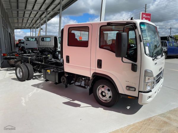 2025 Isuzu NPR 65/45-190 Crew Cab 4x2 image