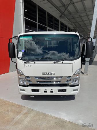 2025 Isuzu NPR 65/45-190 Crew Cab 4x2 image