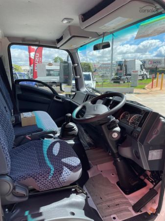 2025 Isuzu NPR 65/45-190 Crew Cab 4x2 image