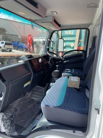 2025 Isuzu NPR 65/45-190 Crew Cab 4x2 image