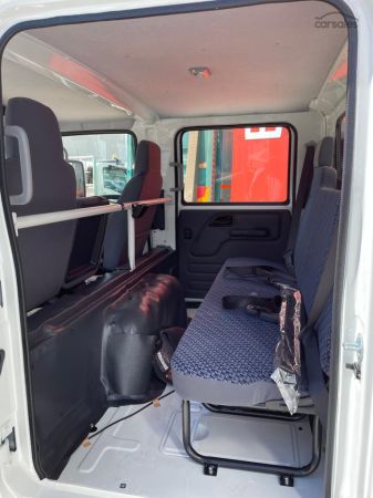 2025 Isuzu NPR 65/45-190 Crew Cab 4x2 image