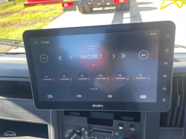 2025 Isuzu NPR 65/45-190 Crew Cab 4x2 image