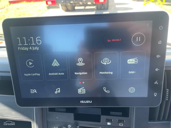 2025 Isuzu NPR 65/45-190 Crew Cab 4x2 image