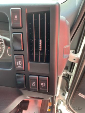 2025 Isuzu NPR 65/45-190 Crew Cab 4x2 image