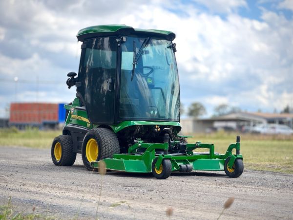 2020 John Deere 1585 Front Deck Terrain cut image