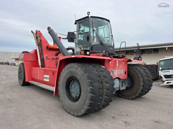 2015 Kalmar DRG450-65S5 45 Tonne Reach Stacker image