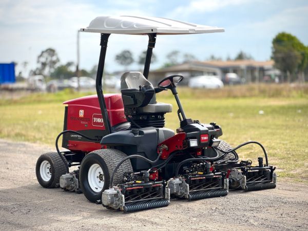 2020 Toro Reelmaster 5010-H Golf Fairway mower CrossTrax AWD Hybrid image
