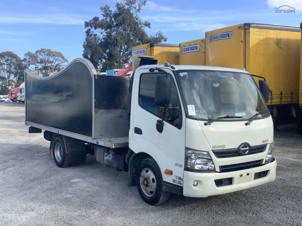 2018 Hino 300 616 image