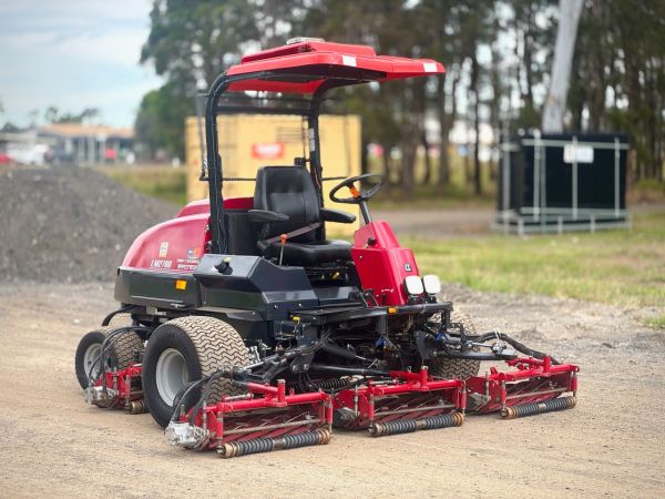 2020 Kubota Baroness Golf Fairway mower LM2700 image