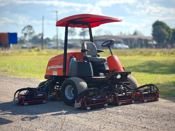 2015 Jacobsen LF-4677 Golf Fairway mower 4WD image