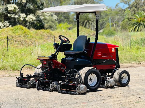 2018 Toro Reelmaster 5010-H Golf Fairway mower CrossTrax AWD Hybrid image