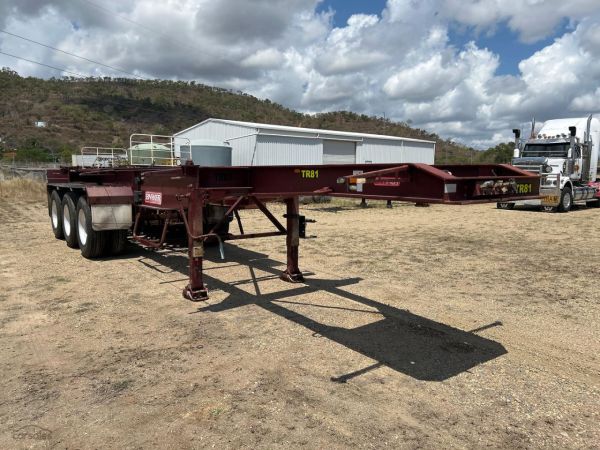 2017 Barker Heavy Duty Tri Axle image