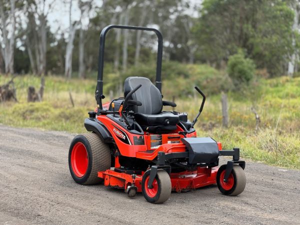 2019 Kubota ZD1211 Zero Turn image